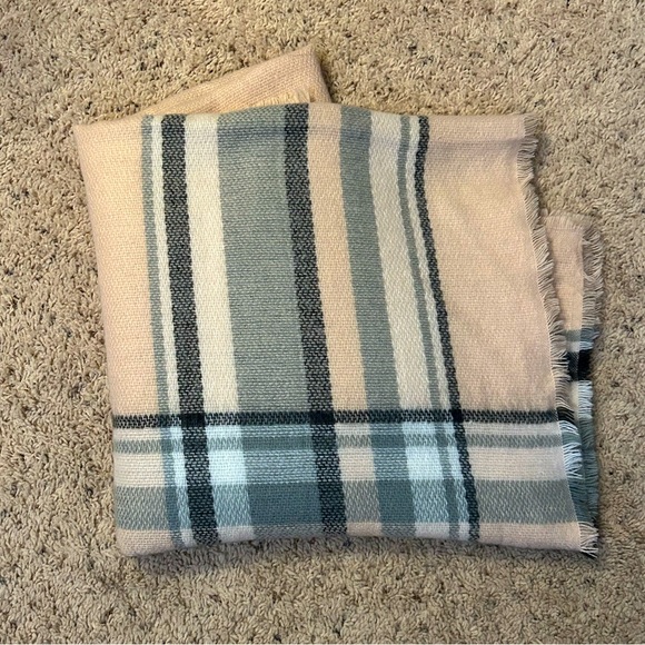 Blanket Scarf - Picture 2 of 3
